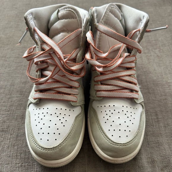 Jordan 1 High OG - Picture 1 of 7
